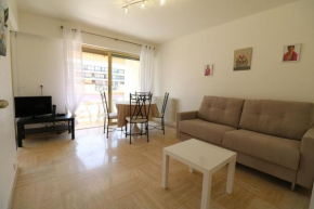 Studio with balcony, Palais Royal, 1 min Croisette, 8 mins from the Palais 108